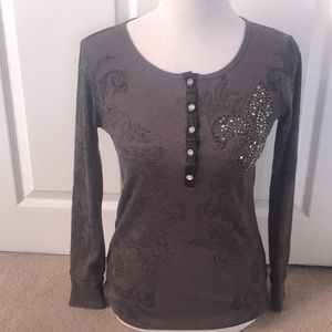 Awesome LS Gray Tee With Rhinestone Buttons &  Design